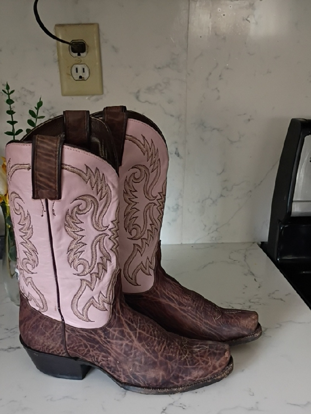 NOCONA Boots Dark Brown Leather Cowboy Boots with Pink Lining WOM.